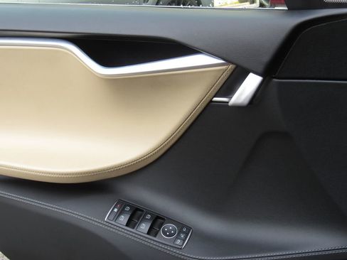 Used 2015 Tesla Model S 85D image 32