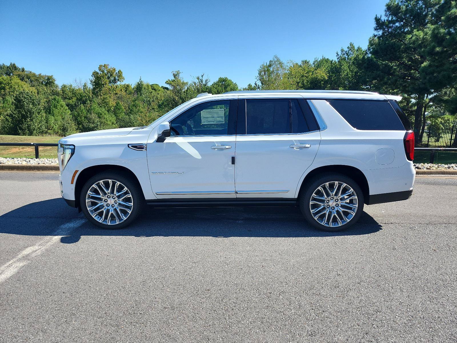 New 2027 GMC Yukon Denali AWD/4WD image 2