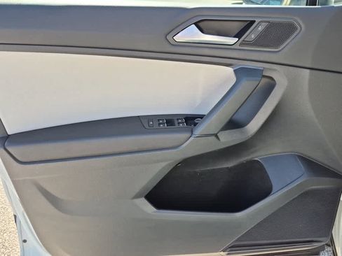 Used 2019 Volkswagen Tiguan SE image 9