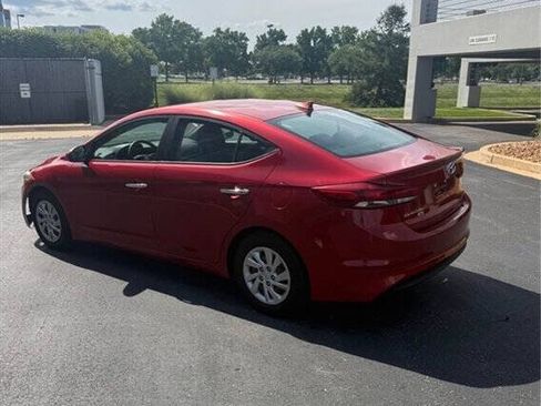 Used 2017 Hyundai Elantra SE FWD image 2