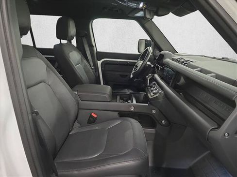 Used 2024 Land Rover Defender 110 X-Dynamic SE AWD/4WD image 10