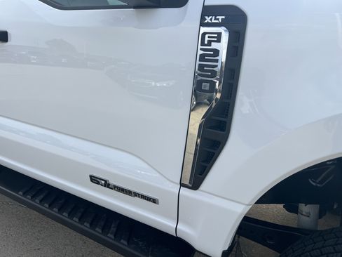 Used 2024 Ford F250 XLT w/ FX4 Off-Road Package image 3