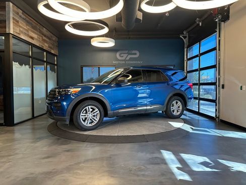 Used 2020 Ford Explorer XLT w/ Comfort Package AWD/4WD image 7