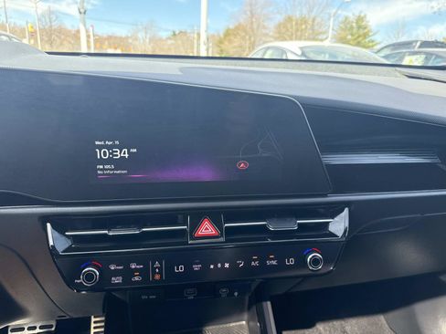 Used 2023 Kia Niro EX Touring FWD image 23