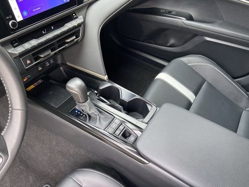 Used 2025 Toyota Camry SE FWD image 24