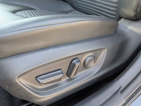 Used 2023 Toyota Camry SE image 10