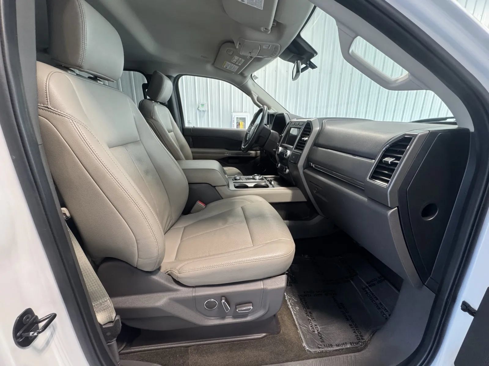 Used 2019 Ford Expedition XLT w/ Equipment Group 202A AWD/4WD image 24