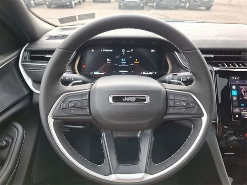 New 2025 Jeep Grand Cherokee L Altitude image 15