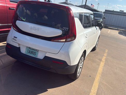 Used 2022 Kia Soul LX FWD image 8