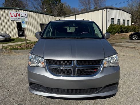 Used 2016 Dodge Grand Caravan SXT w/ UConnect Hands-Free Group image 8