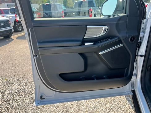 New 2025 Ford Expedition Platinum w/ Driver's Package image 11