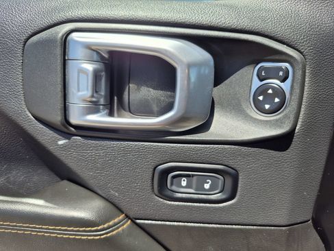 Used 2024 Jeep Wrangler Unlimited Sahara AWD/4WD image 8