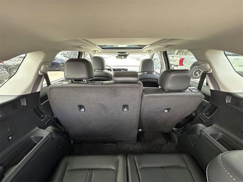 Used 2025 Kia Sorento S w/ Panoramic Sunroof Package image 13