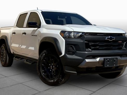 Used 2024 Chevrolet Colorado Trail Boss w/ Technology Package AWD/4WD image 3