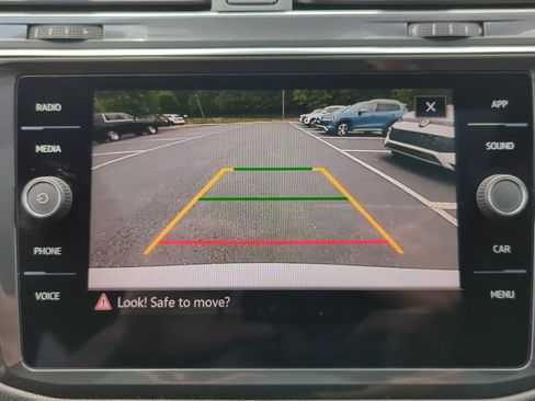 Used 2023 Volkswagen Tiguan SE R-Line FWD image 15
