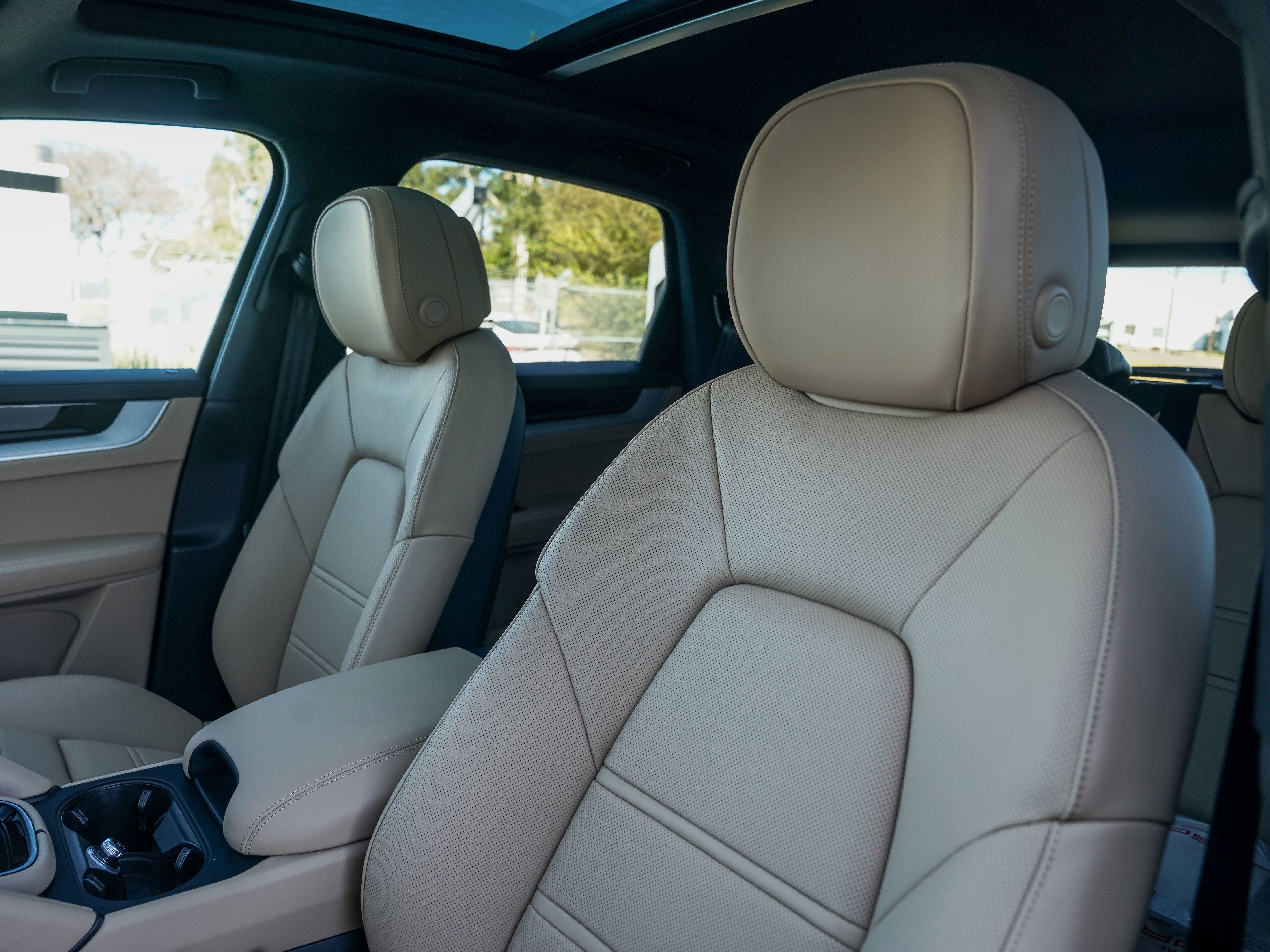 Certified 2026 Porsche Cayenne AWD/4WD image 5