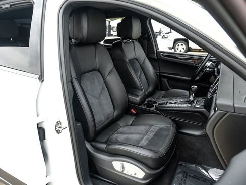 Used 2018 Porsche Macan AWD/4WD image 40