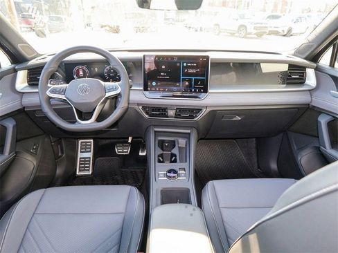 New 2026 Volkswagen Tiguan SE R-Line image 17