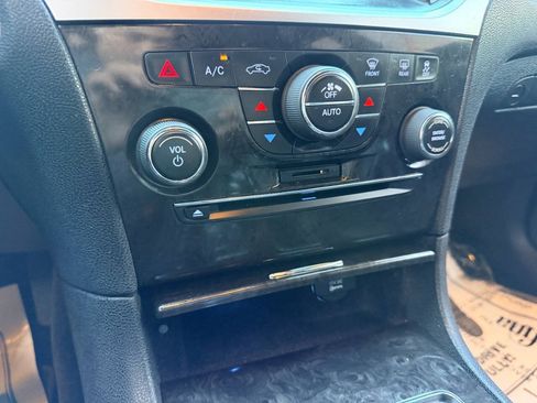 Used 2011 Chrysler 300 Limited RWD image 40