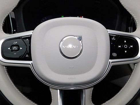 New 2026 Volvo XC60 B5 Ultra w/ Climate Package image 24