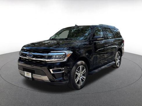 Used 2024 Ford Expedition Limited AWD/4WD image 3