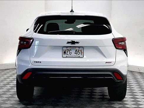 Used 2024 Chevrolet Trax RS FWD image 3