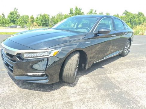 Used 2020 Honda Accord Touring image 2
