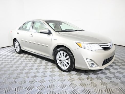Used 2014 Toyota Camry LE image 9