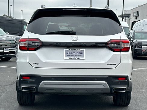 Used 2024 Honda Pilot Touring image 4