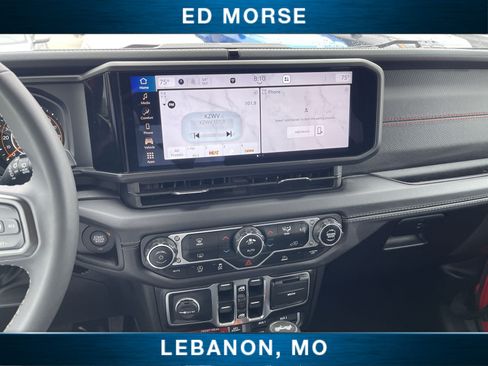 Used 2025 Jeep Wrangler Unlimited Rubicon AWD/4WD image 13