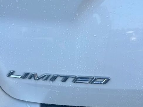 Used 2023 Ford Explorer Limited w/ Limited Technology Package AWD/4WD image 9