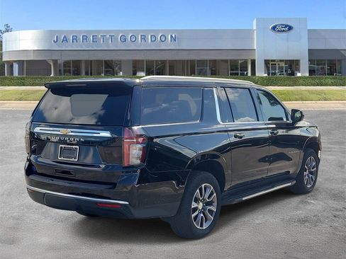 Used 2021 Chevrolet Suburban LS RWD image 4
