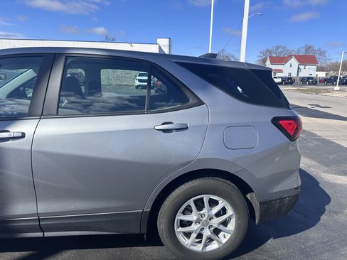 Used 2023 Chevrolet Equinox LS image 5