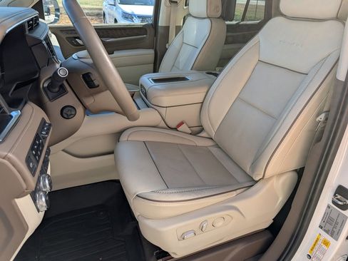 Used 2023 GMC Yukon Denali w/ Advanced Technology Package image 6