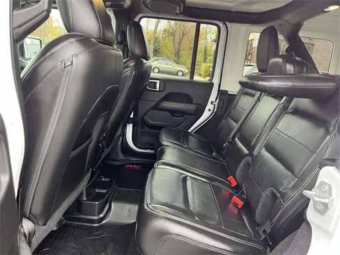 Used 2019 Jeep Wrangler Unlimited Sahara image 16