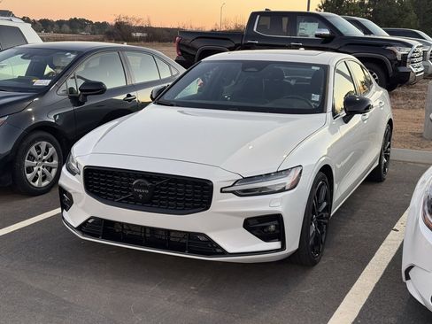 Used 2024 Volvo S60 B5 Plus w/ Climate Package image 3