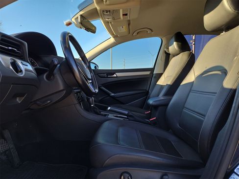 Used 2020 Volkswagen Passat 2.0T SE image 16