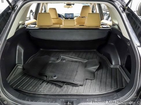 Used 2019 Toyota RAV4 LE image 22