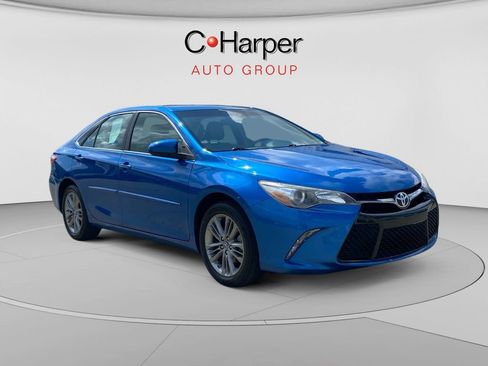 Used 2017 Toyota Camry SE FWD image 1