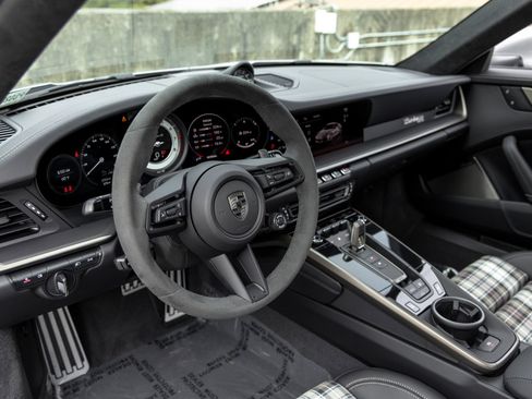 Certified 2025 Porsche 911 Turbo AWD/4WD image 4