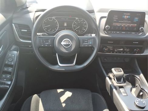 Used 2024 Nissan Rogue SV AWD/4WD image 4