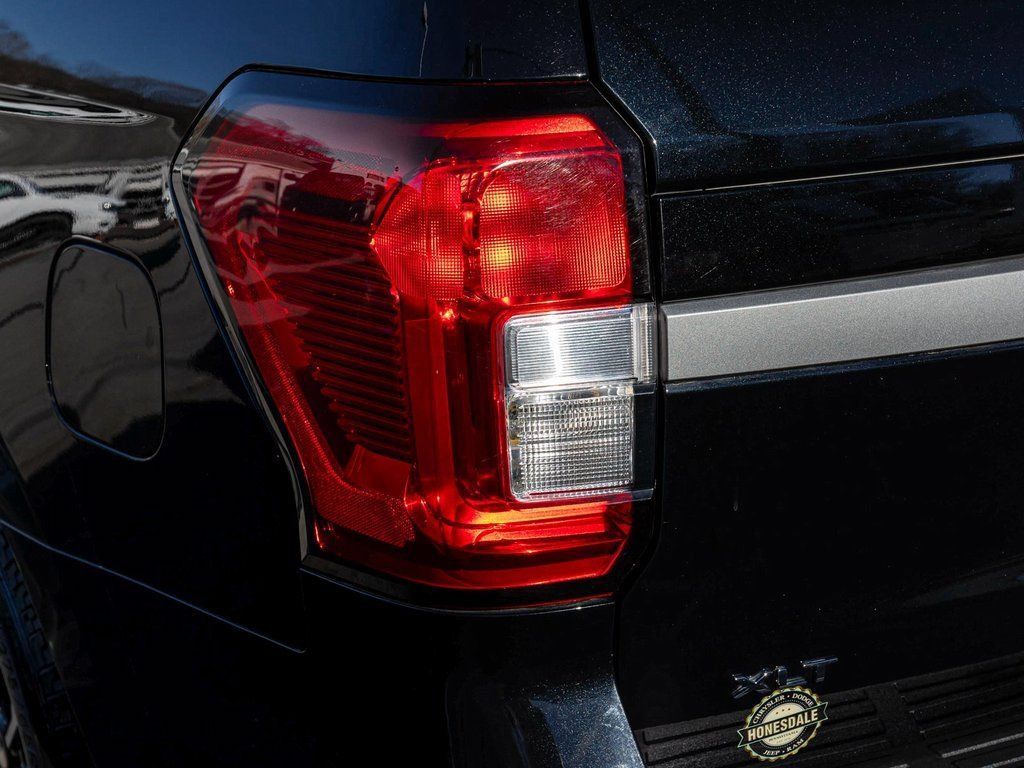 Used 2024 Ford Expedition XLT AWD/4WD image 32