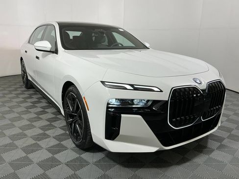 Used 2024 BMW i7 eDrive50 w/ M Sport Package RWD image 4