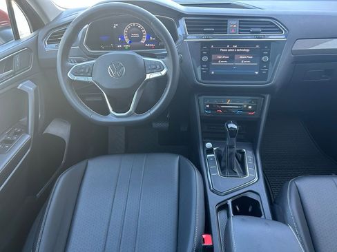 Used 2022 Volkswagen Tiguan SE image 9
