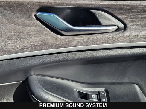 Used 2023 Jeep Grand Cherokee L Limited w/ Black Appearance Package image 34