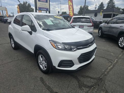 Used 2019 Chevrolet Trax LS w/ Tint and Cruise Package AWD/4WD image 4