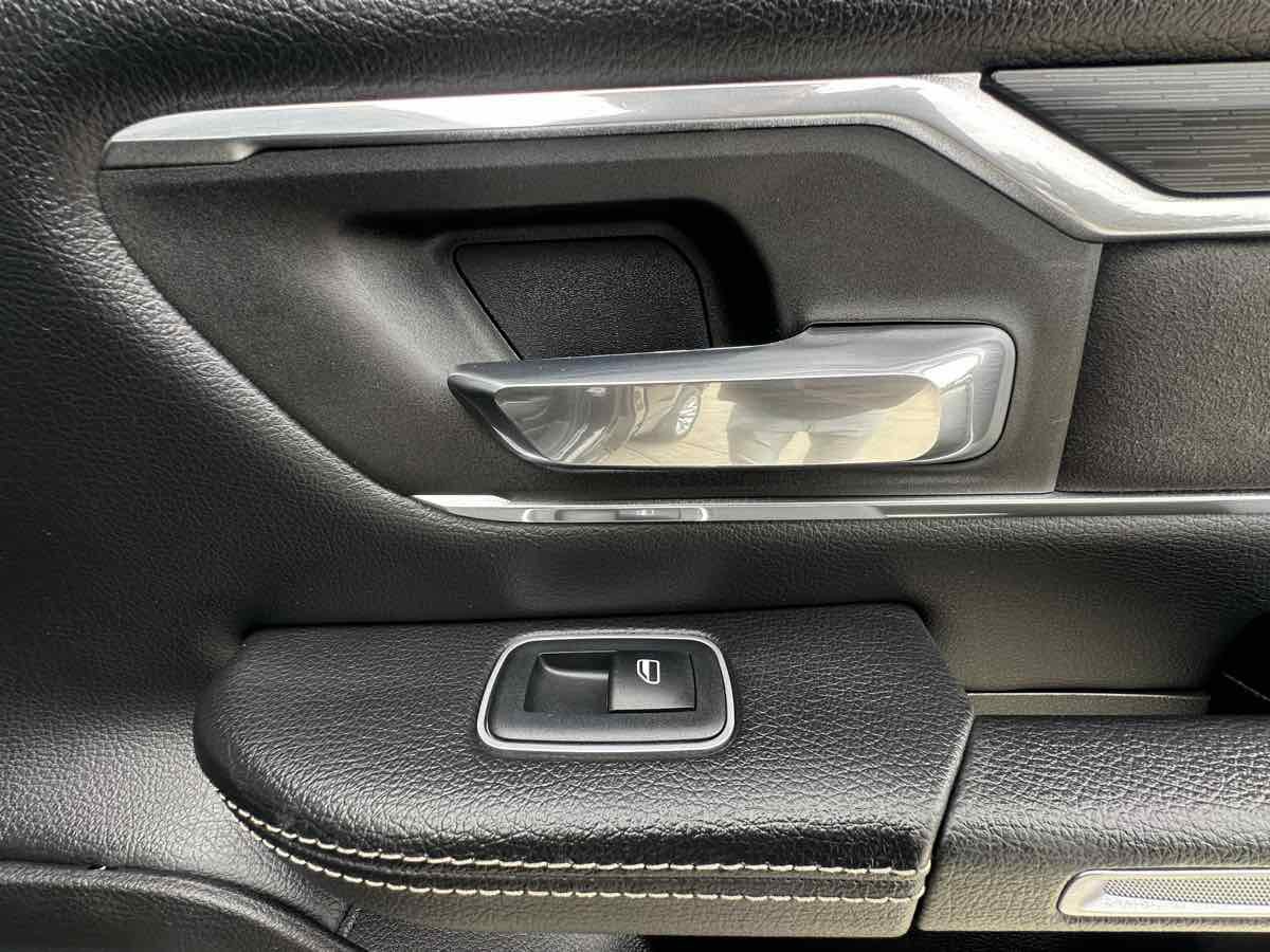 Used 2023 RAM 1500 Laramie AWD/4WD image 28