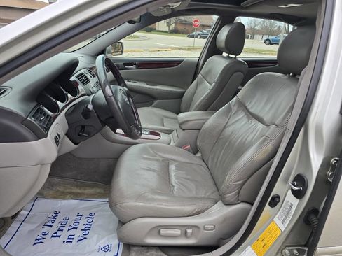 Used 2002 Lexus ES 330 Base 4dr Sedan image 14