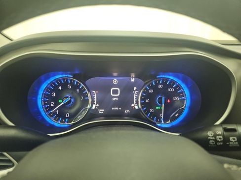 Used 2023 Chrysler Pacifica Touring-L image 26