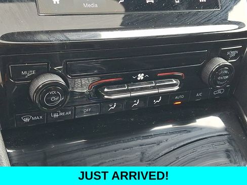 Used 2024 Jeep Grand Cherokee Laredo X w/ Trailer Tow Package AWD/4WD image 18